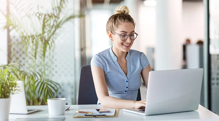 young-woman-sits-at-the-computer